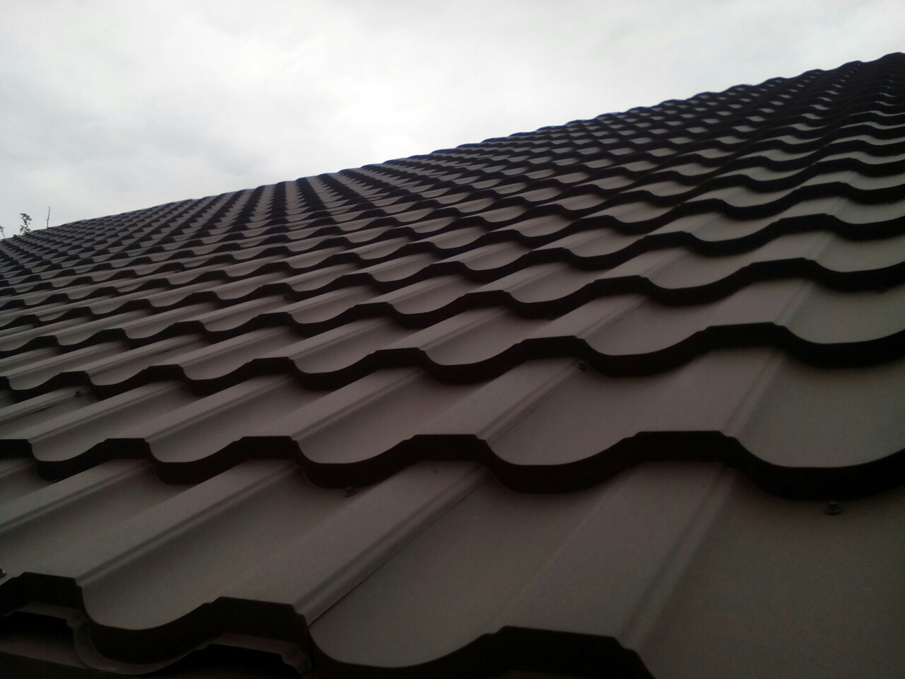 Металлочерепица ТРАМОНТАНА RAL8017 Viking